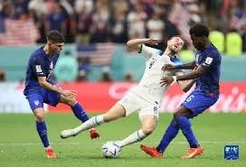 麻将实战：解析“半进半退”战术——既保留胡牌可能又随时准备弃胡。（麻将实战：解读“进退有度”战术——既保留胡牌机会又可随时弃胡）