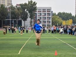 奥运冠军被留言墙感动！停下来观看忍不住合影，讲述如何打好奥运