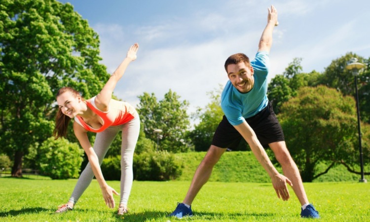 张伯伦代表阿森纳U21出战曼联U21，8年后再为枪手比赛